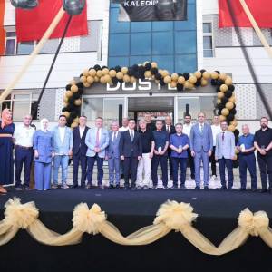 DOSTEK KOLEJİ’NDE 228 ÖĞRENCİ MEZUNİYET HEYECANI YAŞADI